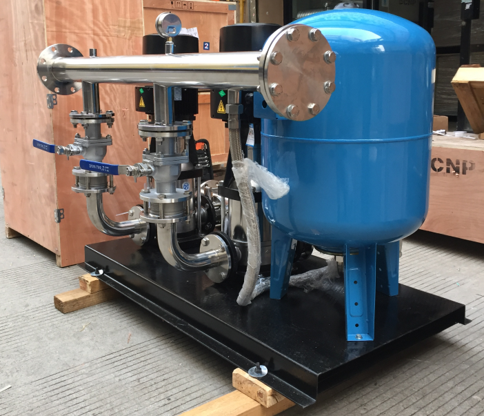 變頻器具有調壓、調頻、穩壓、調速等基本功能，應用了現代的科學技術，可以再不改變電壓的情況下調整頻率，也可以在頻率不改變的情況下改變電壓，根據負載需要調整轉速，價格雖貴但性能良好，結構復雜但使用簡單，是現代控制異步交流電動機啟動運行優秀的設備。